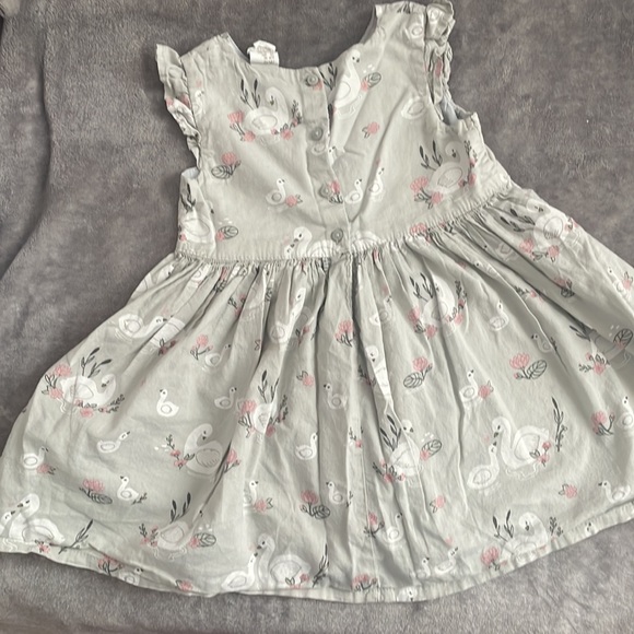 H&M swan dress - Picture 2 of 3